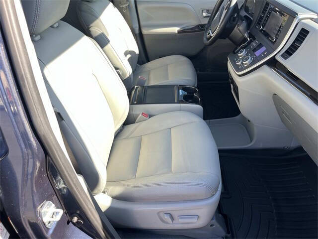 2020 Toyota Sienna XLE Premium 8-Passenger