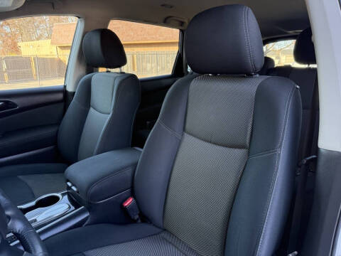 2017 Nissan Pathfinder SV