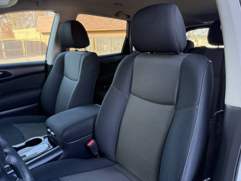 2017 Nissan Pathfinder SV