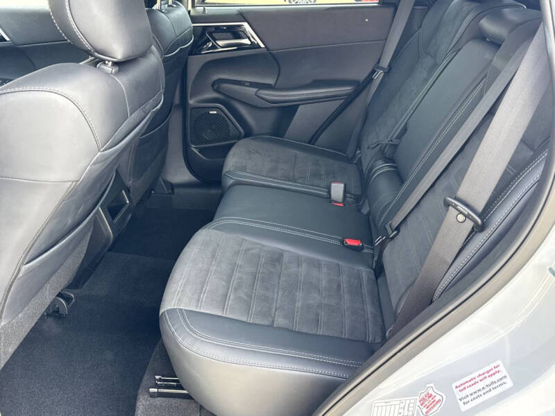 2025 Mitsubishi Outlander SE