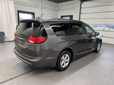 2017 Chrysler Pacifica Touring-L Plus