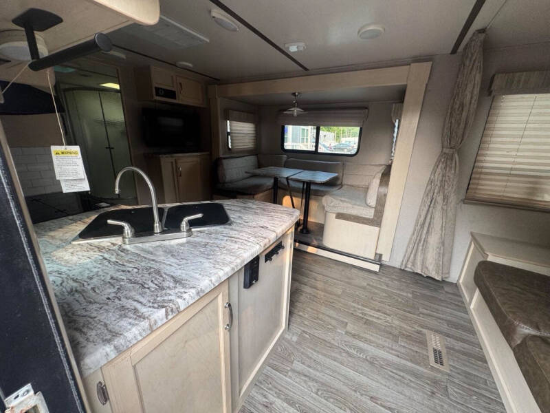 2019 Winnebago Minnie 2201