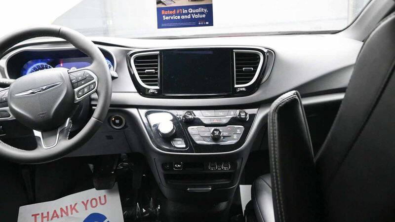 2025 Chrysler Pacifica Select