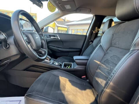 2023 Mitsubishi Outlander SE