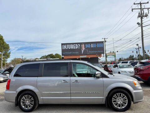 2014 Chrysler Town and Country Touring-L