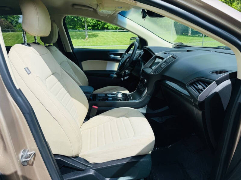 2020 Ford Edge SE