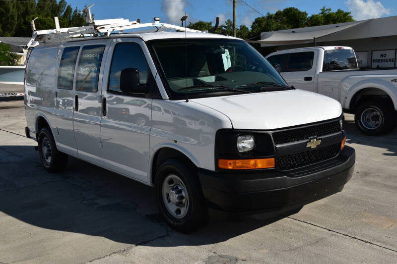 2017 Chevrolet Express Cargo Work Van's photo