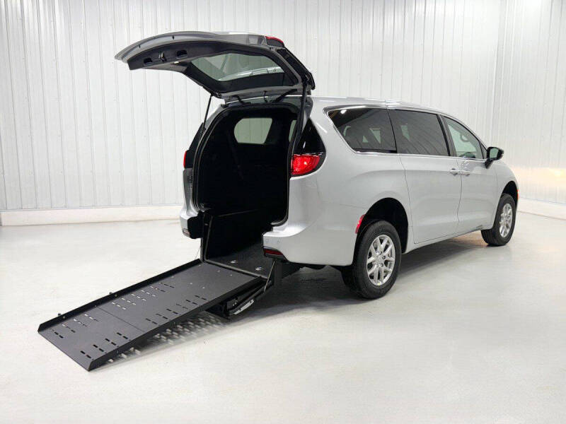 2026 Chrysler Voyager LX