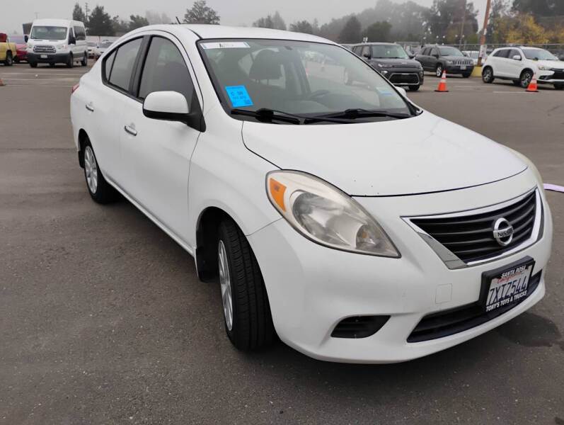 2012 Nissan Versa 1.6 SV