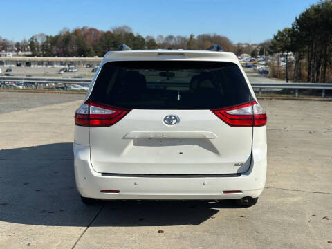 2015 Toyota Sienna XLE 7-Passenger Auto Access Seat