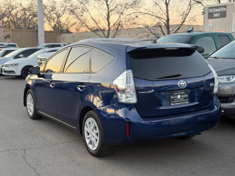 2014 Toyota Prius v Three