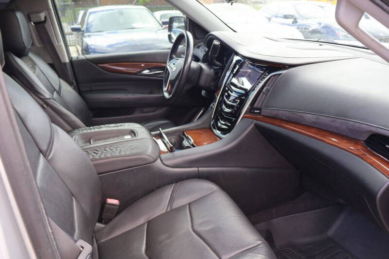 2017 Cadillac Escalade Luxury