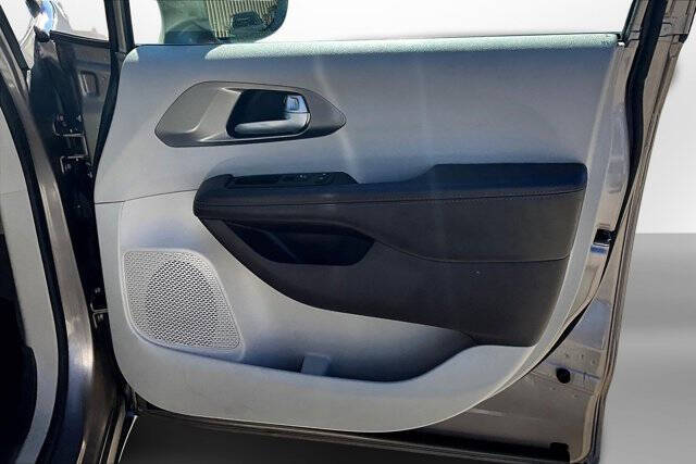 2017 Chrysler Pacifica Touring-L