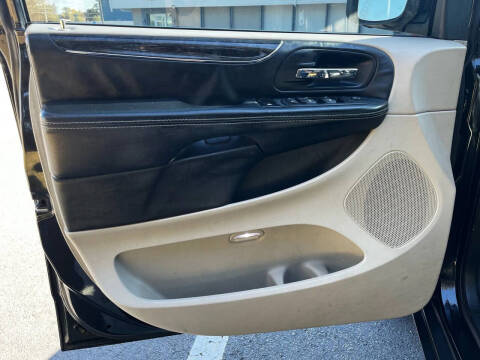 2016 Chrysler Town and Country Touring