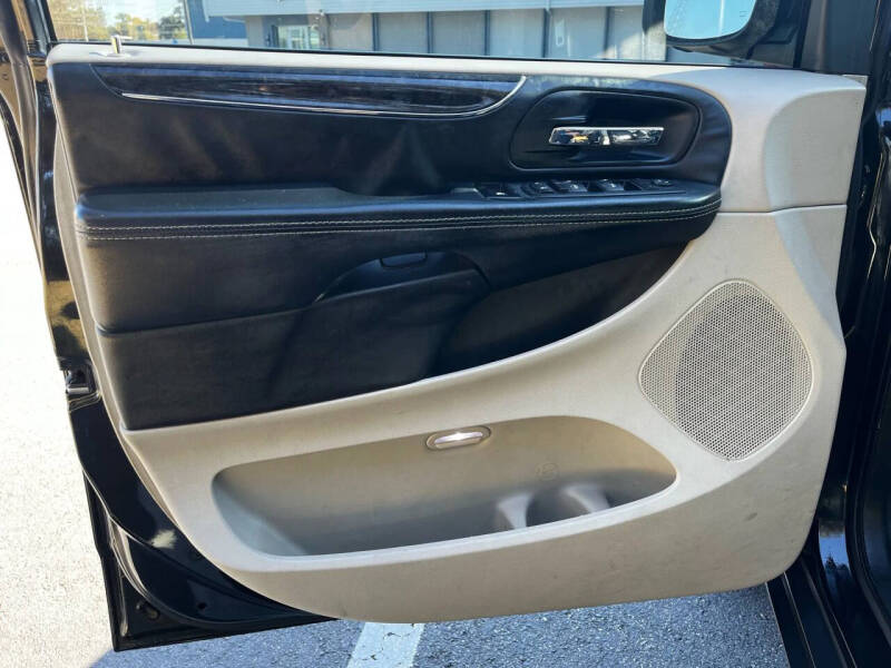 2016 Chrysler Town and Country Touring