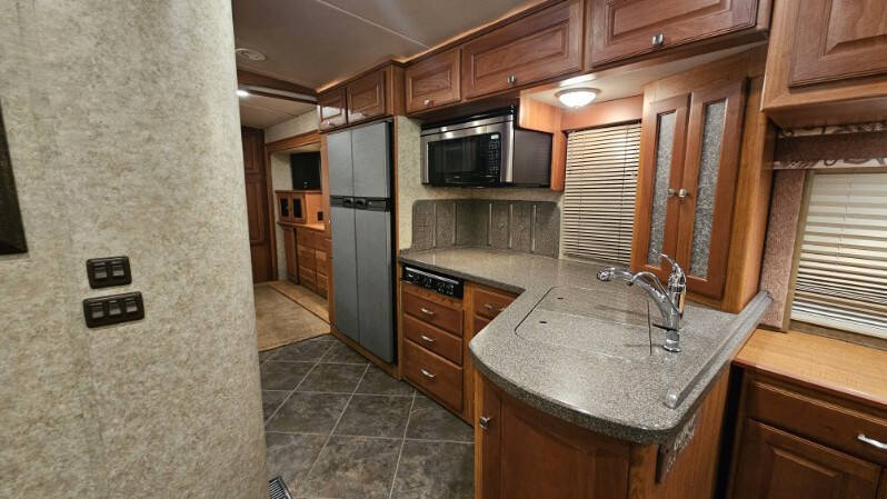 2009 Winnebago Itssca Meridian 34Y