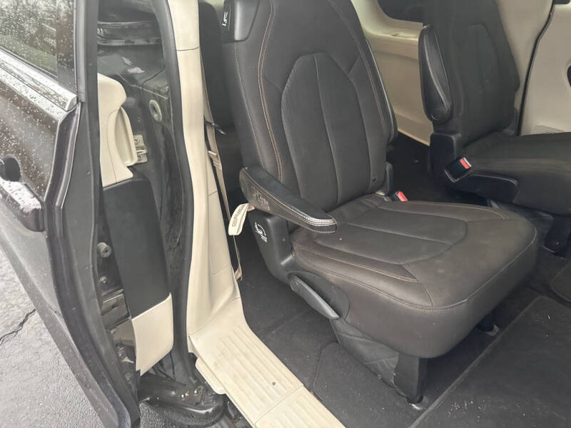 2017 Chrysler Pacifica Touring