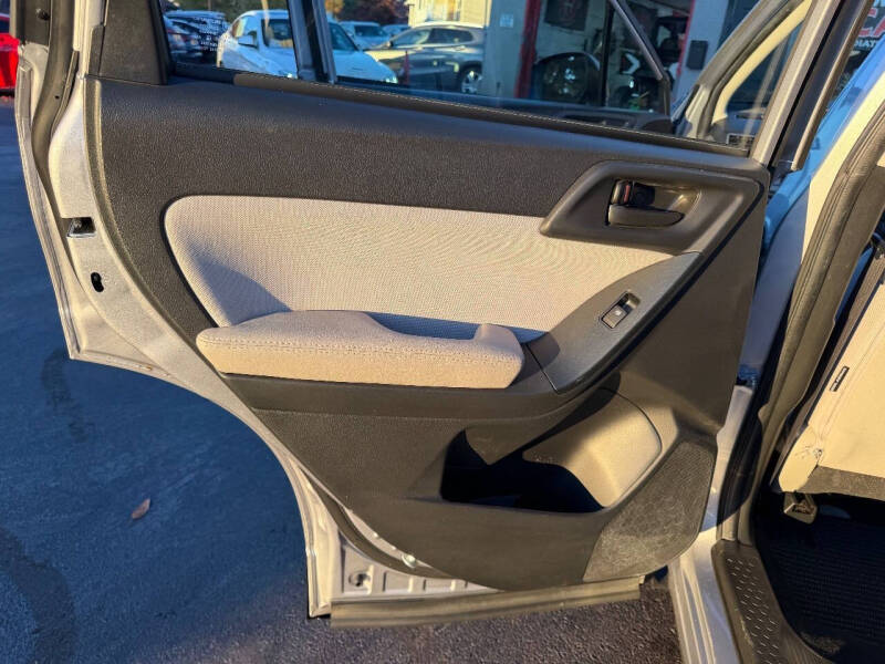 2016 Subaru Forester 2.5i