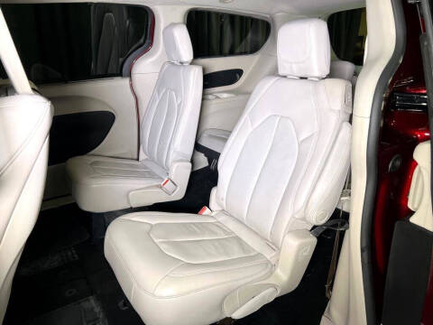 2017 Chrysler Pacifica Touring-L Plus