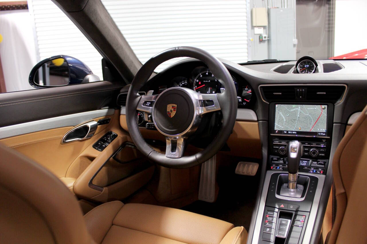 2015 Porsche 911 36