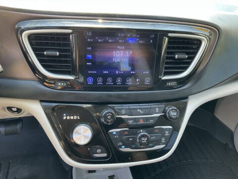 2017 Chrysler Pacifica Touring-L