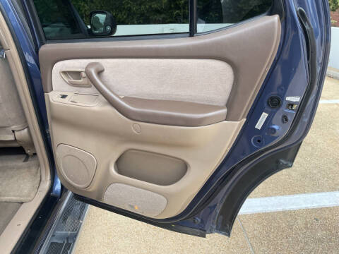2004 Toyota Sequoia SR5