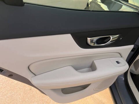 2022 Volvo S60 B5 Momentum