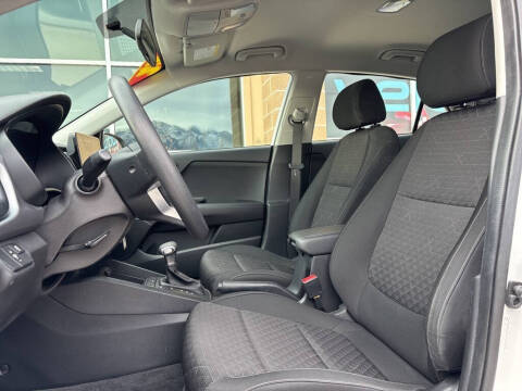 2022 Kia Rio 5-Door S