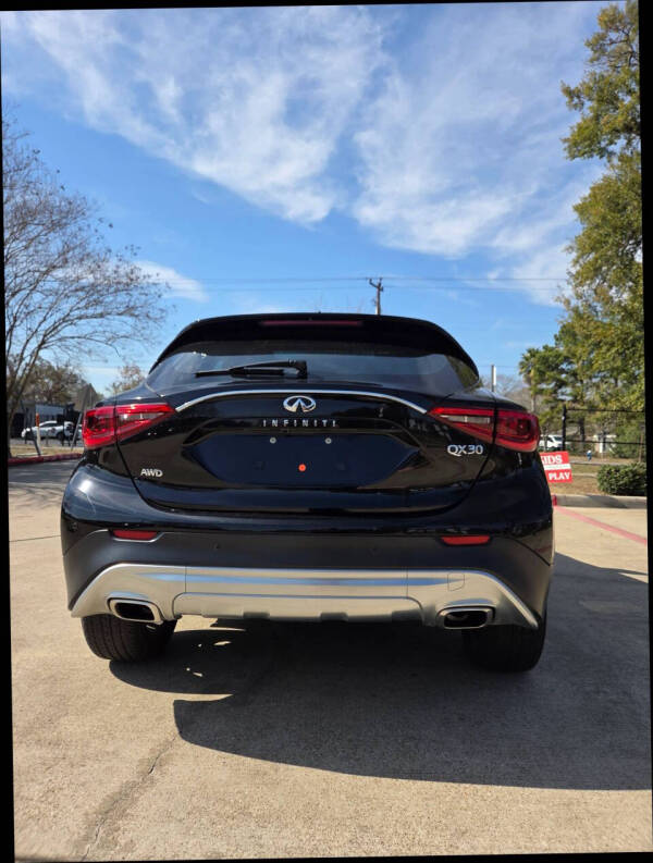 2018 Infiniti QX30 Essential