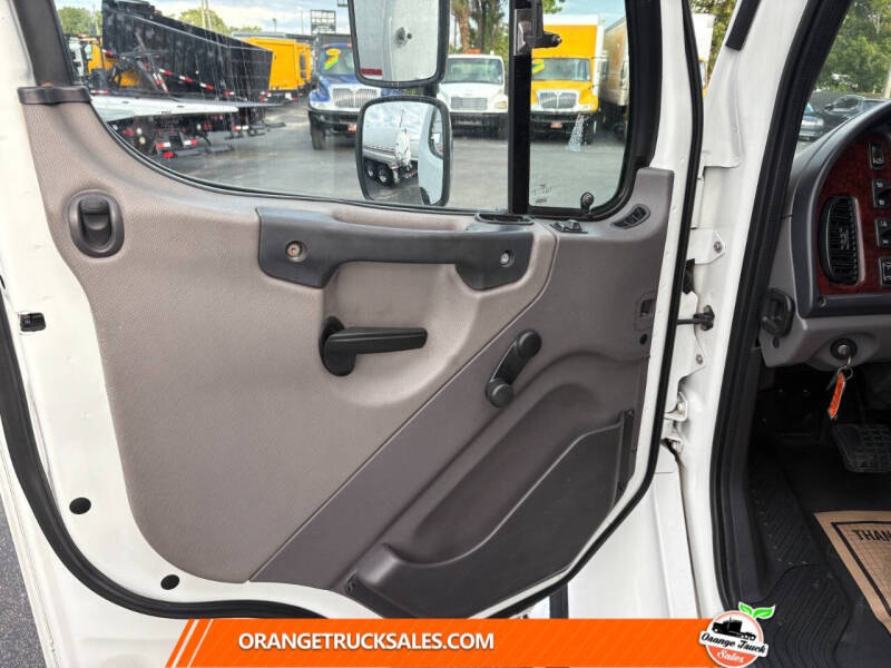 2015 Freightliner M2 106