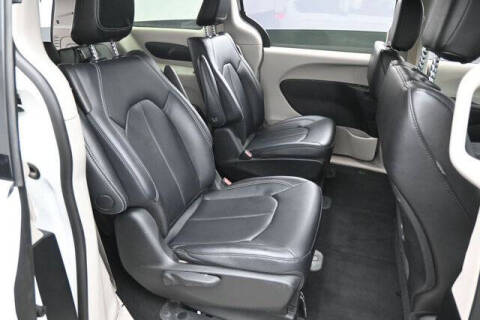 2024 Chrysler Pacifica Plug-In Hybrid Select