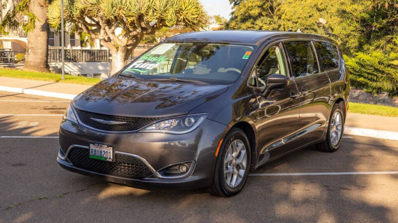 2017 Chrysler Pacifica Touring-L