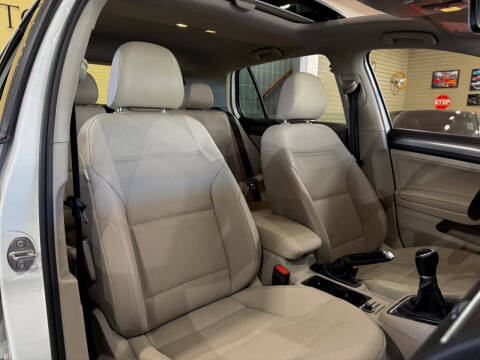 2018 Volkswagen Golf TSI SE