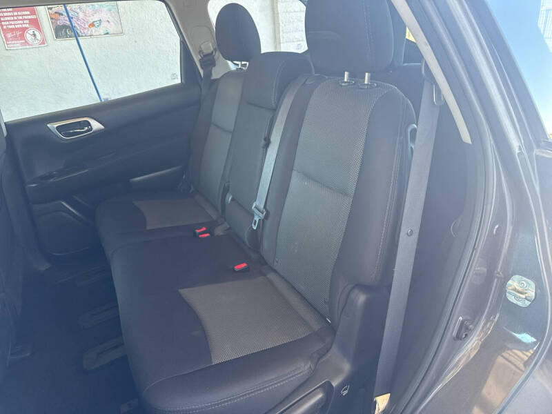 2017 Nissan Pathfinder SV