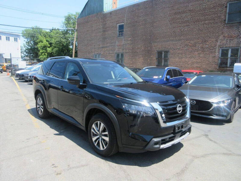 2025 Nissan Pathfinder SL