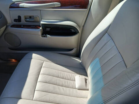 2003 Lincoln Town Car Executive