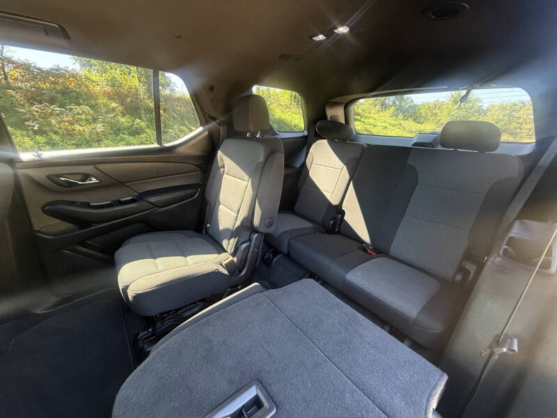 2022 Chevrolet Traverse LT Cloth