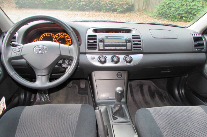 2005 Toyota Camry SE photo 19