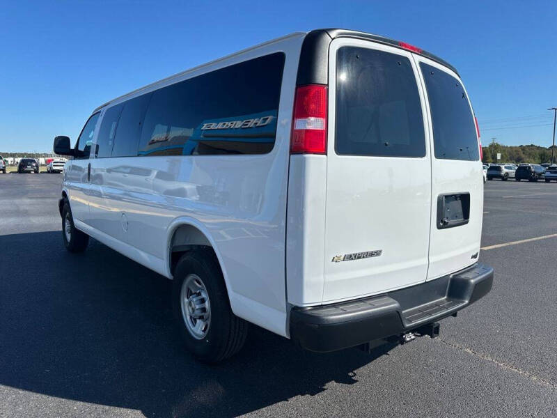 2025 Chevrolet Express LS 3500
