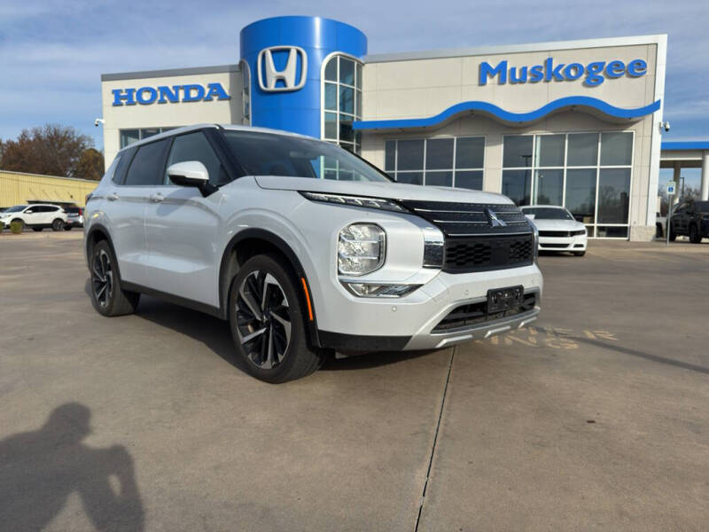 2024 Mitsubishi Outlander SE's photo