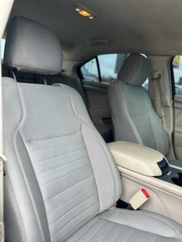 2016 Ford Taurus SE