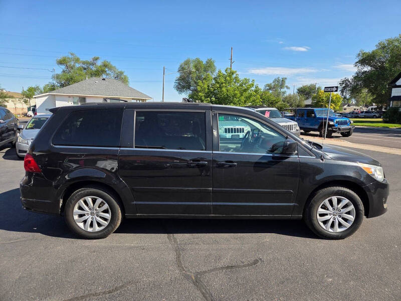 2013 Volkswagen Routan SE