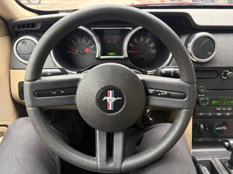 2005 Ford Mustang V6 Deluxe
