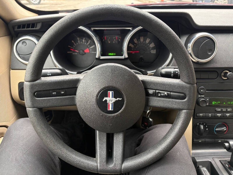 2005 Ford Mustang V6 Deluxe