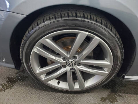 2018 Volkswagen Passat 2.0T R-Line