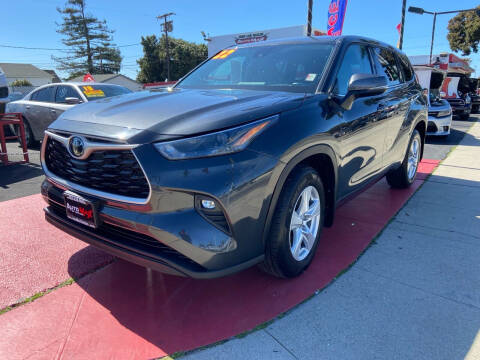 2022 Toyota Highlander for sale at Auto Max of Ventura in Ventura CA