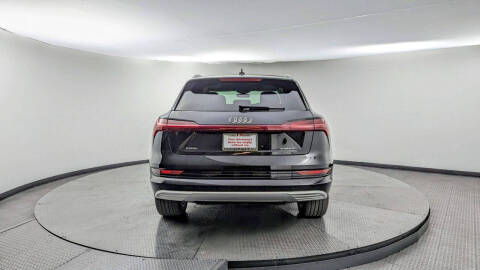 2023 Audi e-tron quattro Premium