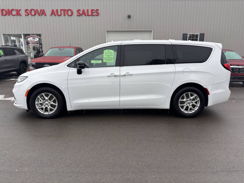 2025 Chrysler Pacifica Select