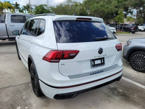 2022 Volkswagen Tiguan SE R-Line Black
