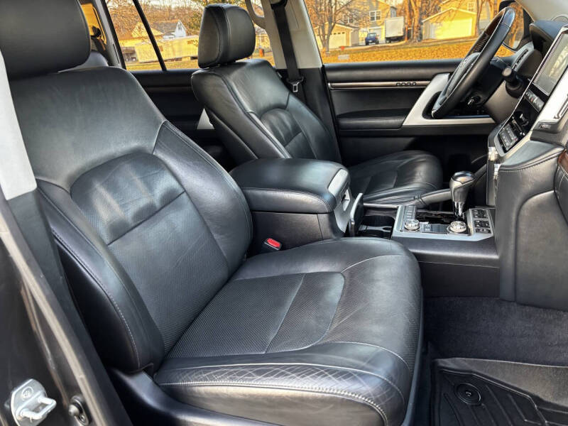 2018 Toyota Land Cruiser